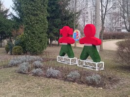 Топиарная композиция &quot;Дети с логотипом&quot;